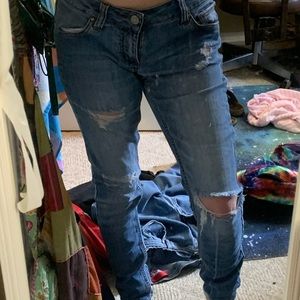 CUTE LOWCUT SKINNY JEANS!!